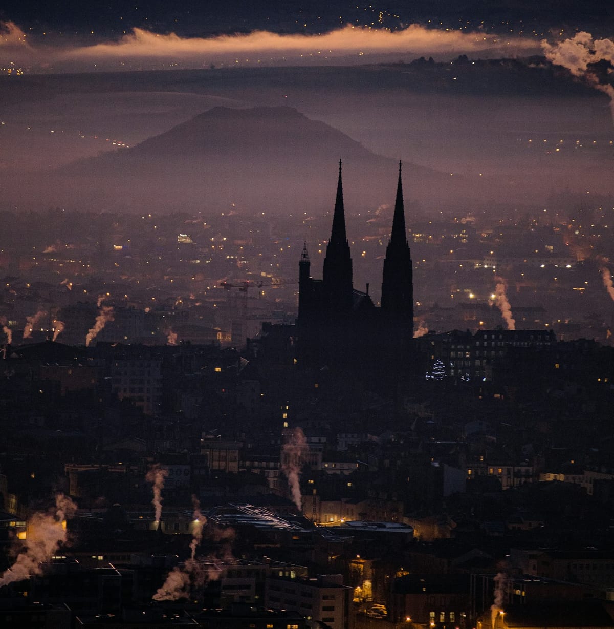 Ville de Clermont-Ferrand de nuit